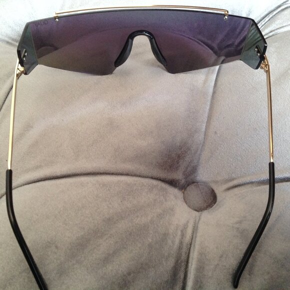 Quay Rimless Wraparound Shield Designer Sunglasses - Picture 5 of 8